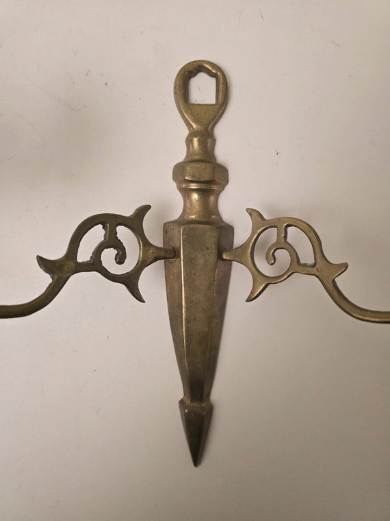 ヴィンテージ真鍮製壁掛けキャンドル燭台：華やかな3本アームの燭台