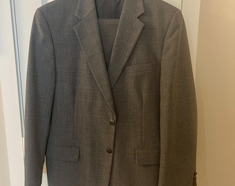 Chaqueta de traje Dillard Stanley Blacker talla 43R y pantalón Austin Reed talla 36R, color gris.