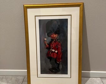 Obra de arte emoldurada, litografia intitulada "A Guarda da Rainha", assinada por Leighton-Jones, 21"x30".