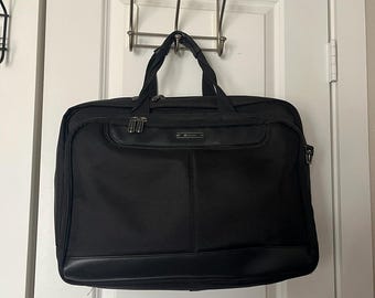 Torba podróżna na laptopa DELSEY z 3 otwieranymi głównymi przegrodami, czarna, 18”x14”