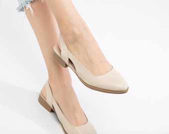 Ballerine beige con cinturino posteriore fatte a mano: scarpe slip-on in stile vintage