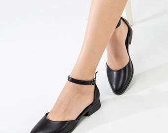 Elegantes tacones de boda con tiras en el tobillo: tacón bajo de bloque de charol negro