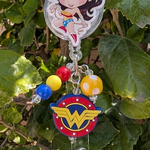 Bobines d'insigne de super-héros Wonder Women, enrouleur de badge WW, badge mignon, clip ceinture, enrouleur de badge d'infirmière, enrouleur de badge Journée de la femme, porte-carte d'identité,