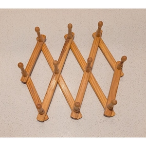 Expandable Oak Wooden Rack 10 Hooks For Wall Hanging Storage