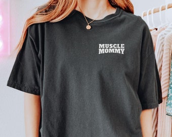 Muscle Mommy Pocket Shirt, Comfort Colors Shirt, Pump Cover, Oversized Gym Shirt, Weightlifting Shirt, Mom Gym Shirt