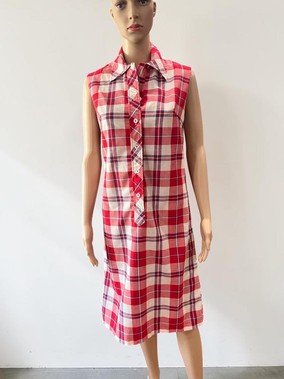 Summer sleeveless gingham mod shift dress