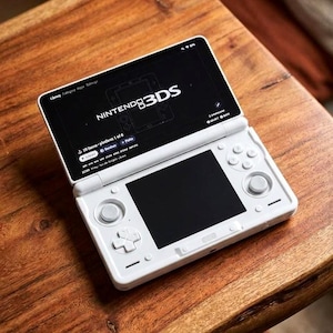 AYN Thor Slim Grip - A grip that fits in your pocket