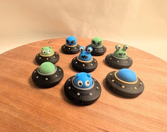 UFO Fidget Clicker- Green alien- Blue Alien- Keychain