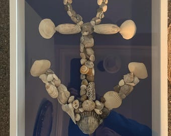 海岸の貝殻を額装したウォールアート