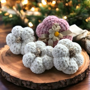 Crochet Pumpkin Pattern with Video Tutorial - Fall crochet pumpkin pattern for garlands, centrepieces. 5 Sizes Mini Small Medium Large & XL