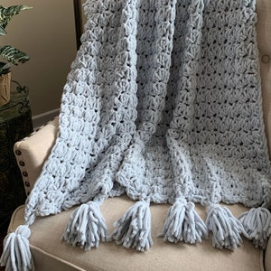 Crochet Blanket Pattern, Easy Chunky Crochet Throw Pattern with Video - The Brumble Beginner Crochet Blanket Pattern