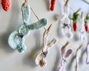 Crochet Easter Pattern – Easter Crochet Garland Pattern – Crochet Bunnies & Carrots for Farmhouse Easter Decor