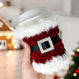 Modello per copritazza all&#39;uncinetto a forma di pancia di Babbo Natale, ideale come regalo di Natale: un divertente regalo di Natale, un copriteiera o una custodia per tazza da caffè, perfetto come regalo per l&#39;insegnante.