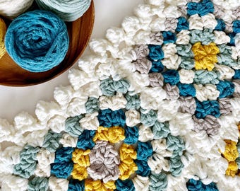 Padrão de manta de crochê - Manta de crochê com quadrados grossos estilo "vovó" feita com fio Bernat Blanket - Download instantâneo e tutorial em vídeo