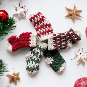 Patroon gehaakte kerstsokornament, gehaakte mini Brighton kerstsokornament in gezellige boerderijstijl, direct te downloaden