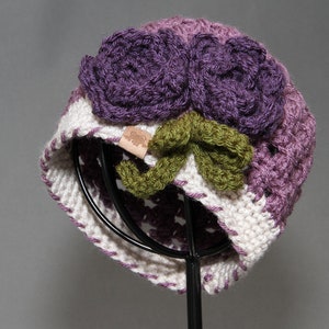 Häkelmütze MUSTER Chloe Beanie mit Rose Muster Häkelmütze, 5 Größen für Baby, Kleinkind, Kind, Mädchen Damen