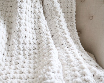 Crochet Blanket Pattern, The Bernat Blanket Throw, Easy Crochet Blanket and Video Tutorial, Crochet Throw Pattern for Beginners