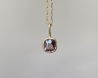 14K Solid Gold 0.47 Carat Natural Light Plum Spinel Charm Fine Jewelry Pendant