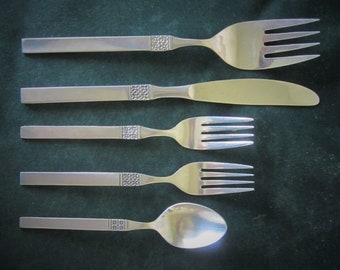 DANISH FLING Stainless Flatware 5 Pc. Lot Northland Oneida Japan / Korea MCM