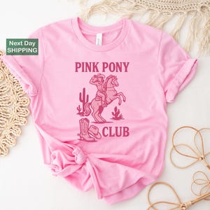 Pink Pony Club Shirt Cowgirl Graphic Tee Western Aesthetic Shirt Y2K Retro Country T-Shirt Rodeo Horse Shirt Gift for Women Girls