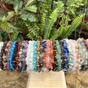 Armband met natuurlijke kristallen chip, echte edelsteengenezende armband, uniseks elastische armband in boho-stijl