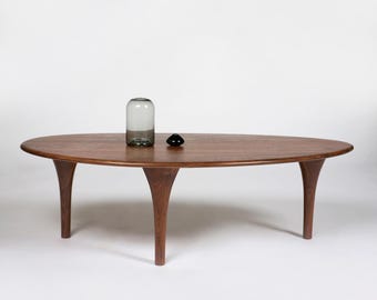 Table basse - Table basse faite main en noyer, design moderne en bois massif