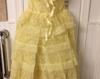 Vintage 1950s prom dress in Yellow sz S - M. 50s strapless bridesmaid dress. True vintage party dress. Perfect for a ball / wedding