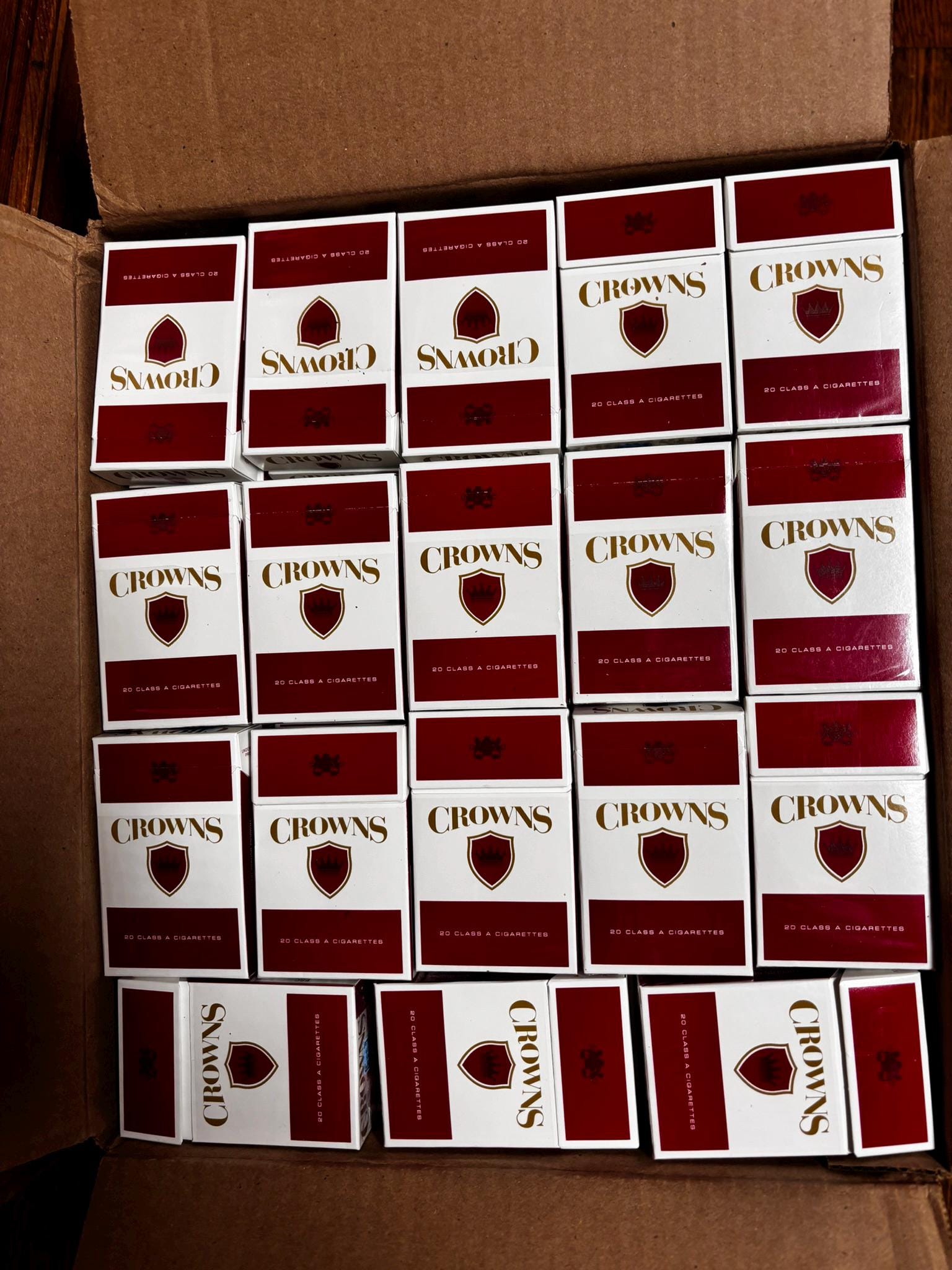 tommy shelby rubbing cigarettes Cillian Murphy went through more than 3,000 herbal cigarettes just to play Tommy  Shelby in the first two seasons of Peaky Blinders. The props team specially  made them with rose, herbs, and