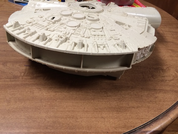 Star wars millennium 2024 falcon toy 1979