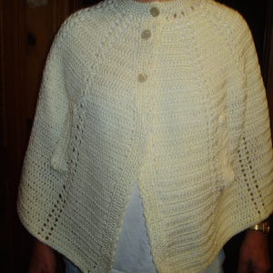 White Ladies Vintage Hand Crocheted Unique Warm Cape Shawl Wrap Poncho