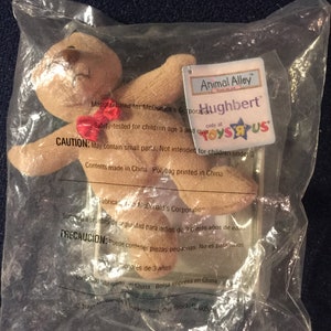 2001 McDonald&#39;s Animal Alley Toys R Us Hughbert Teddy Bear Plush NIP Sealed