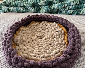 Chunky hand knit pet bed