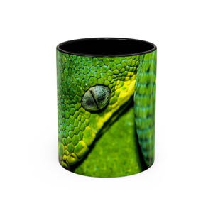 Green Tree Python Coffee Mug: Vibrant Scaled Design
