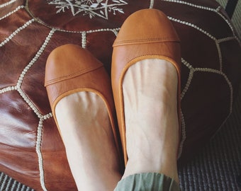 LUNAR. Tobacco flats / women shoes / leather flat shoes / women flats / Tobacco brown leather flats. Available in different colours