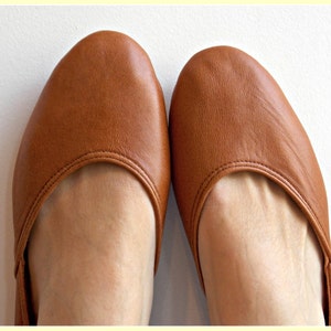 Tabakbraune Leder Ballerinas: Damen Spitze Schuhe