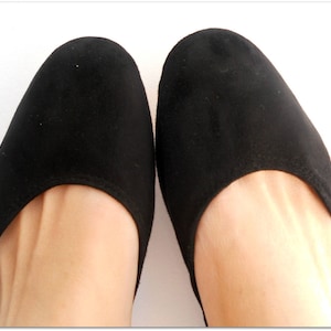 MAYA. Black Suede flats/ Pointy toe shoes/ ballet flats/ women&#39;s shoes.