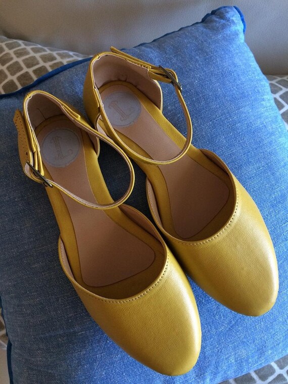 LOLA. Mustard sandal / women shoes 