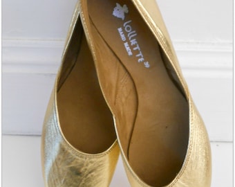 MAYA - GOLD Leather Ballet Flats/ Chaussures pour femmes/ Appartements en cuir doré métallisé.