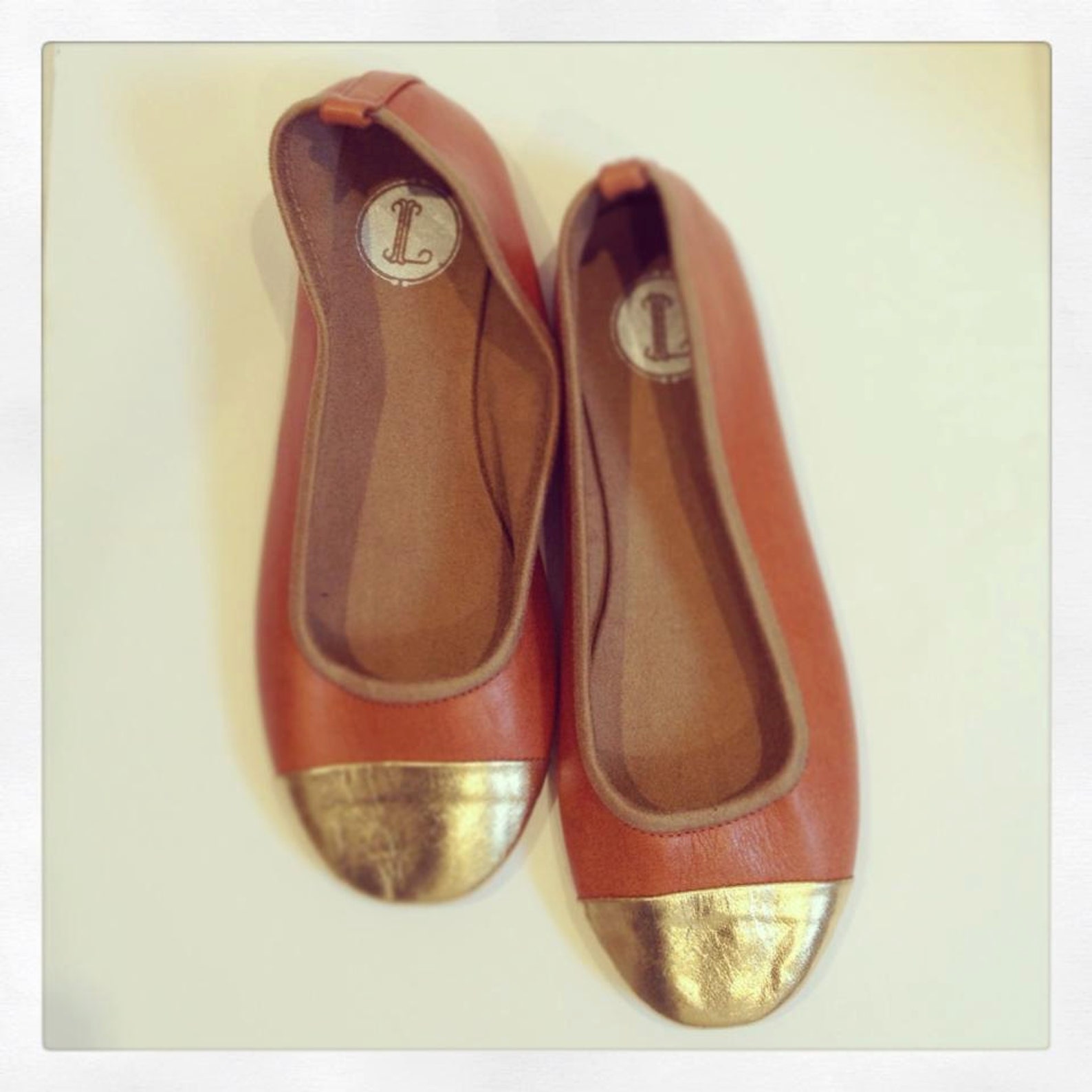 zoe. ballet flats - leather shoes - tan & gold leather. available in different sizes