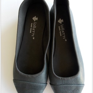 LUNAR. Grey flats / women shoes / leather flat shoes / women flats / Gunmetal grey leather flats. Available in different colours image 2