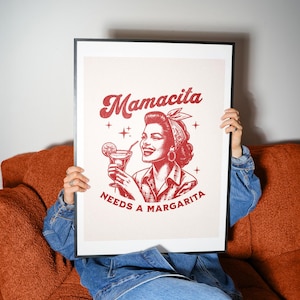 Mamacita Needs A Margarita Art Print, Zabawny plakat z tequilą, Sztuka ścienna na wózek barowy, Sztuka miłośnika tequili, Plakat z koktajlami retro, Sztuka kuchenna
