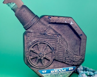 Decantador vintage Jim Beam 17 / Diseño con ruedas de cañón / Decoración rústica de bar / Botella de exhibición