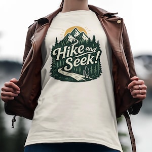 Camiseta divertida y brillante de senderismo / Camiseta con el juego de palabras &quot;¡Camina y busca!&quot; / Camiseta de aventura al aire libre / Regalo para senderistas / Camiseta de senderos de montaña para amantes de la naturaleza