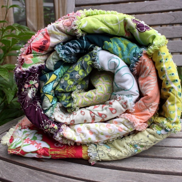 Filigree Large Modern Reversible Rag Quilt Throw