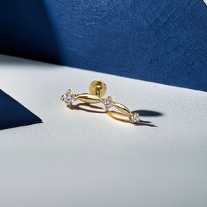 Grimpeur céleste en or massif 14 carats - Cartilage CZ et clou hélicoïdal avec dos plat