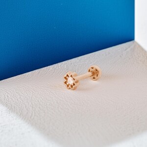 14K Gold Flower piercing, Minimalist Gold Stud Earring with Sparkling Stone, Dainty Floral Ear Stud