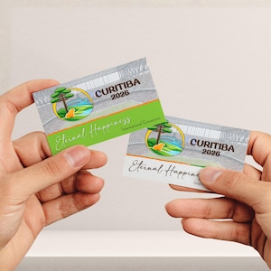 Puede incluir: Dos tarjetas rectangulares con el texto "CURITIBA 2026" y "Eternal Happiness International Convention". Las tarjetas presentan una combinación de colores verde y blanco con un logotipo de un árbol y un perro.