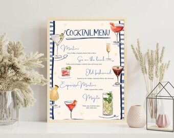 Puede incluir: Una ilustración de acuarela de un menú de cócteles con un fondo a rayas azul y blanco. El menú presenta cinco cócteles diferentes: Martini, Sex on the Beach, Old Fashioned, Espresso Martini y Mojito. Cada cóctel está ilustrado con un vaso e ingredientes.