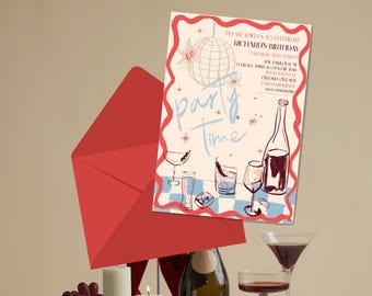 Puede incluir: Una invitación a una fiesta con un sobre rojo, una ilustración de una bola de discoteca y las palabras "party time". La invitación va acompañada de una botella de vino, uvas, velas y copas de cóctel, lo que sugiere una celebración.