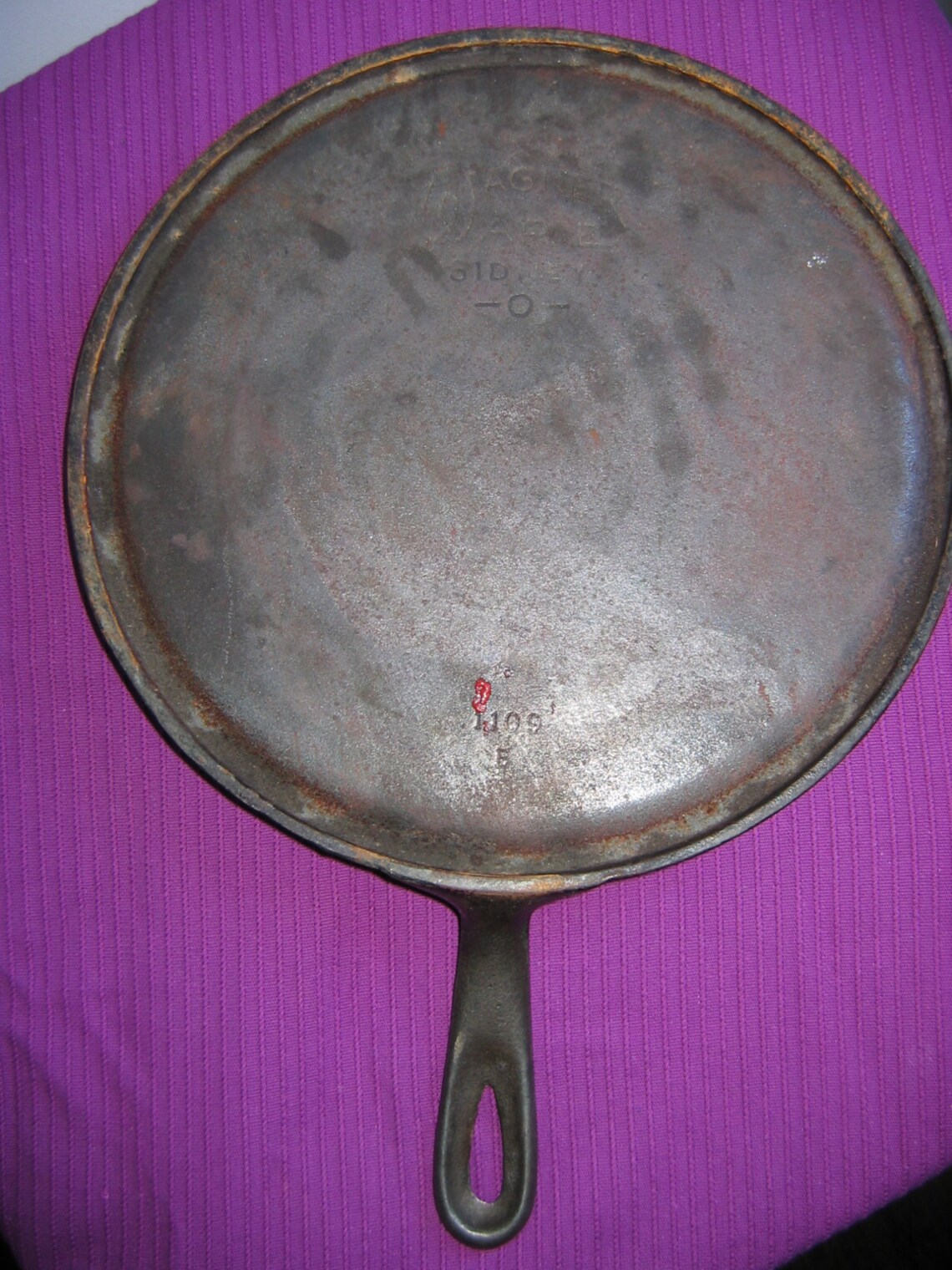 Antique cast iron griddle Clearance
